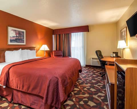 Quality Inn & Suites Kansas City I-435N Near Sports Complex — photo 2