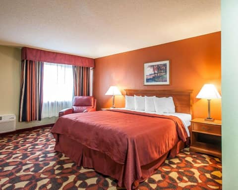 Quality Inn & Suites Kansas City I-435N Near Sports Complex — photo 3