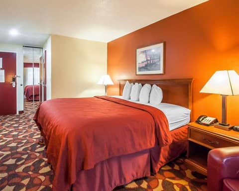 Quality Inn & Suites Kansas City I-435N Near Sports Complex — photo 4