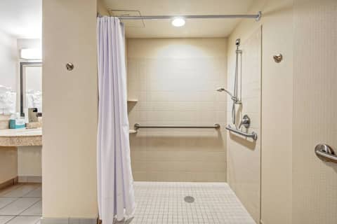 Courtyard by Marriott Kansas City Country Club Plaza — photo 5