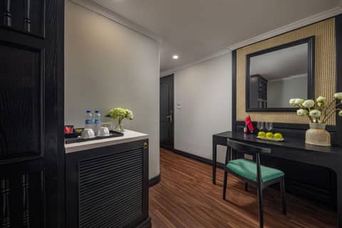 Hanoi Ancient Paradise Hotel — hotel room