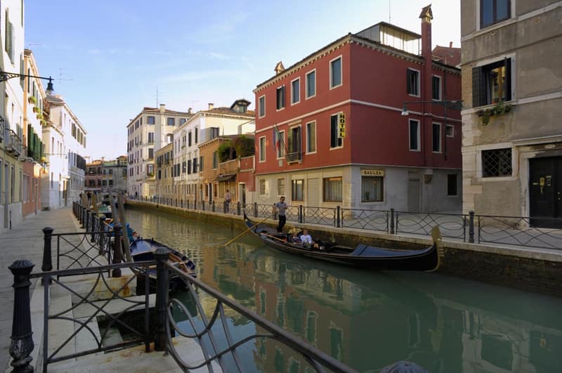 Albergo Basilea — building