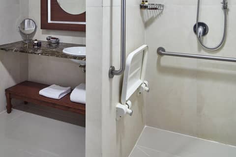 Sheraton Portland Airport Hotel — bathroom