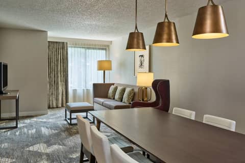 Sheraton Portland Airport Hotel — hotel room