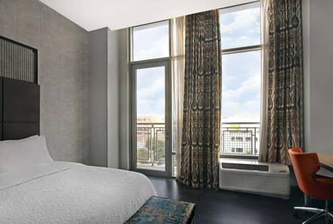 Hampton Inn and Suites Austin University Capitol — photo 9