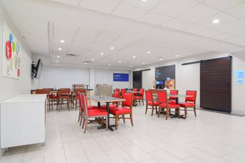 Holiday Inn Express & Suites - Indianapolis Northwest by IHG — photo 9