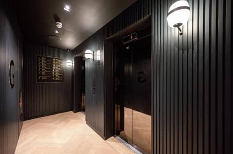 Wilde Aparthotels London Aldgate Tower Bridge — hotel reception