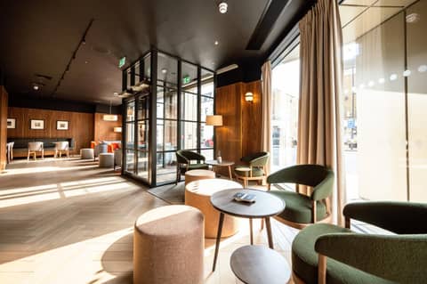 Wilde Aparthotels London Aldgate Tower Bridge — hotel reception