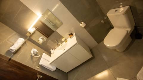 Fourteen Hotel Ain Sebaa — bathroom