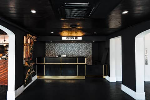 H by H Hospitality — recepcion & lobby