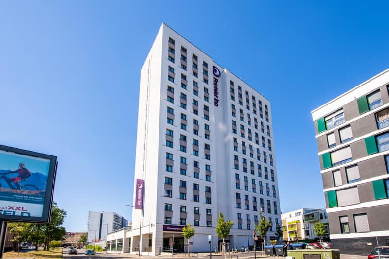 Premier Inn Köln City Süd — building