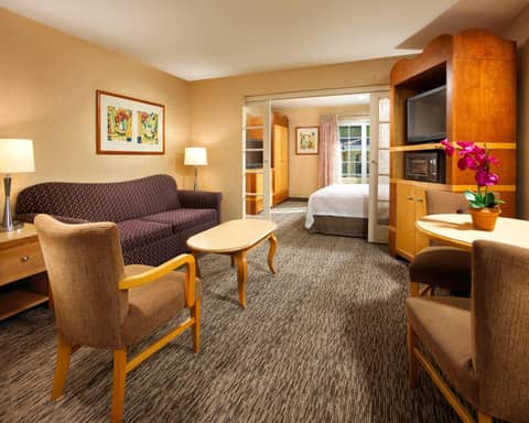 Anaheim Portofino Inn & Suites — photo 2