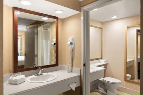 Anaheim Portofino Inn & Suites — photo 6