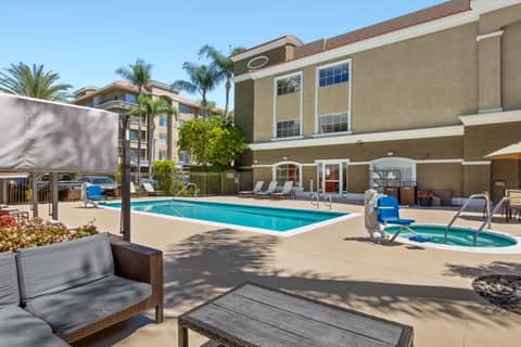 Anaheim Portofino Inn & Suites — photo 9