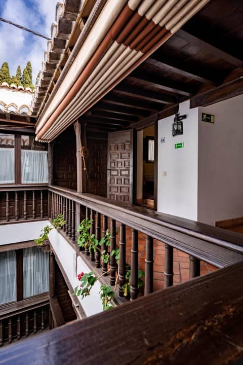 Casa del Capitel Nazarí — balance & terrace