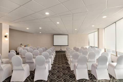 Holiday Inn Philadelphia Arpt-Stadium Area by IHG — photo 9