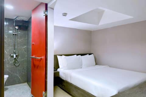 Ramada Graand Swiss Sukhumvit 11 — hotel room