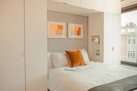 Scout Living PCM - Placemakr Atlanta, Apartments by Hilton — hotel room