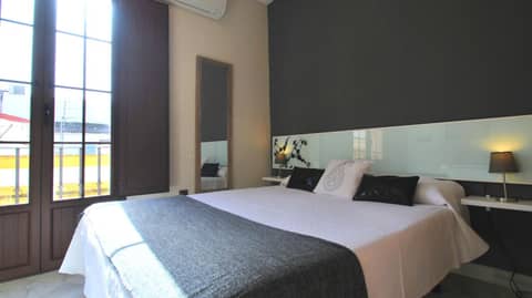 Living-Sevilla Apartments San Lorenzo — hotel room