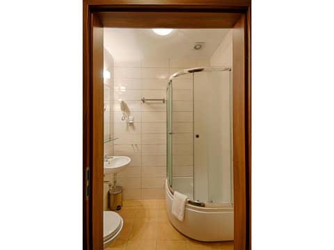 Hotel Yarden by Artery Hotels — bathroom