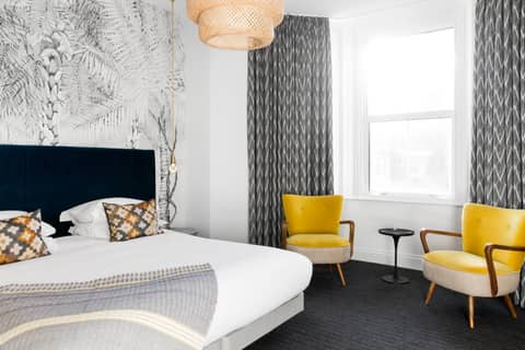 The Lodge Hotel - Putney — hotel room