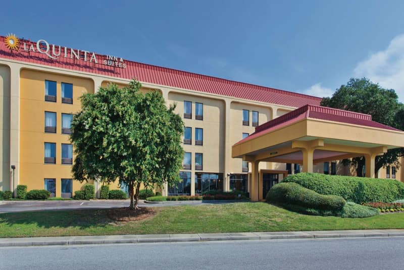 La Quinta Inn & Suites by Wyndham Charleston Riverview — building