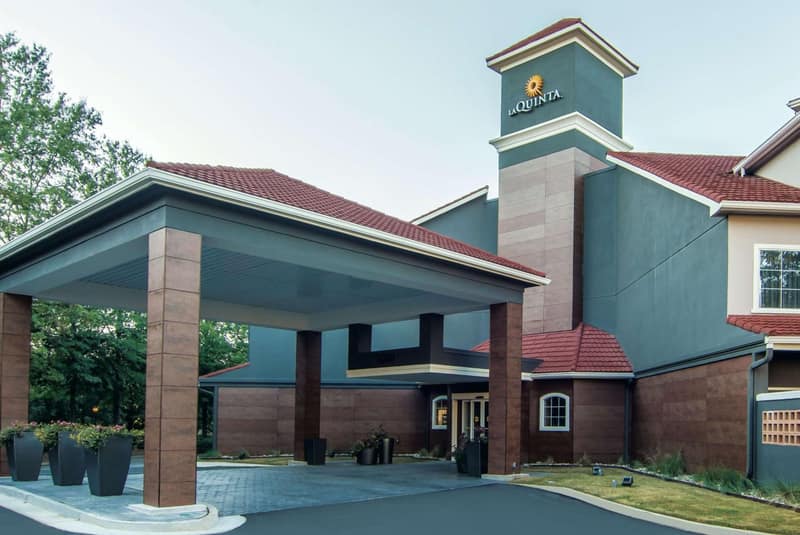 La Quinta by Wyndham Atlanta Perimeter Medical — building