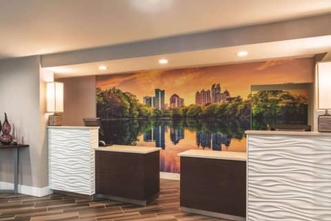 La Quinta by Wyndham Atlanta Perimeter Medical — recepcion & lobby