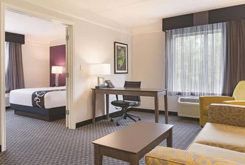 La Quinta by Wyndham Atlanta Perimeter Medical — hotel room