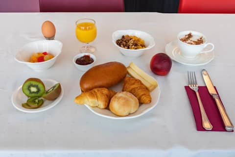 Hôtel Les Nations — dining