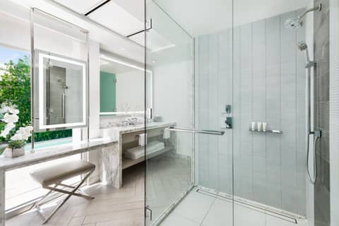H2O Suites- Adults Only — bathroom