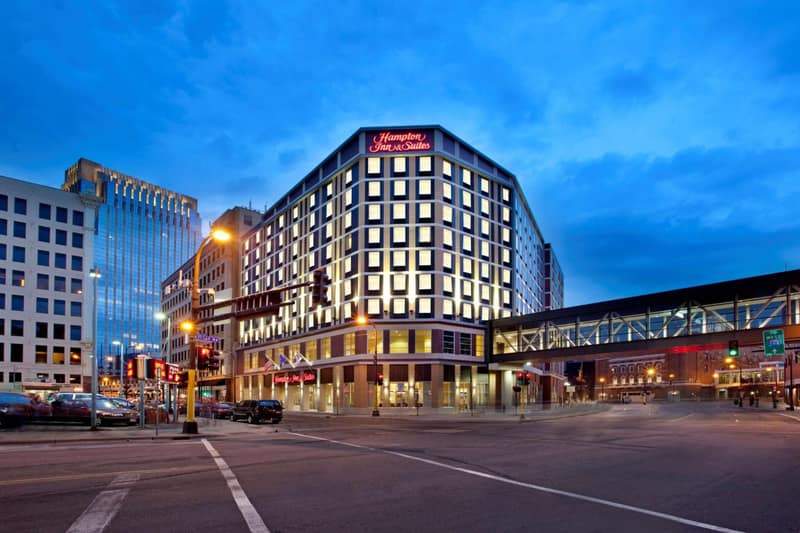 Hampton Inn & Suites - Minneapolis/Downtown — building