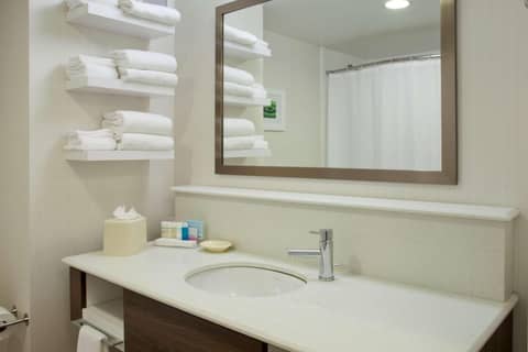 Hampton Inn & Suites - Minneapolis/Downtown — photo 6