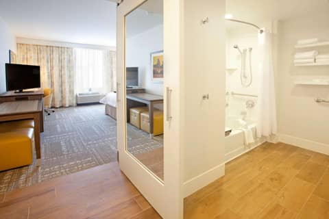 Hampton Inn & Suites - Minneapolis/Downtown — photo 8