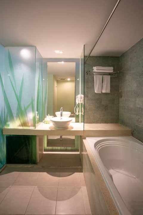 EDEN Hotel Kuta Bali — bathroom
