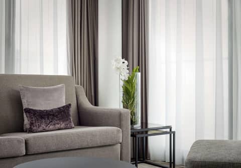 Park Plaza County Hall London — living room