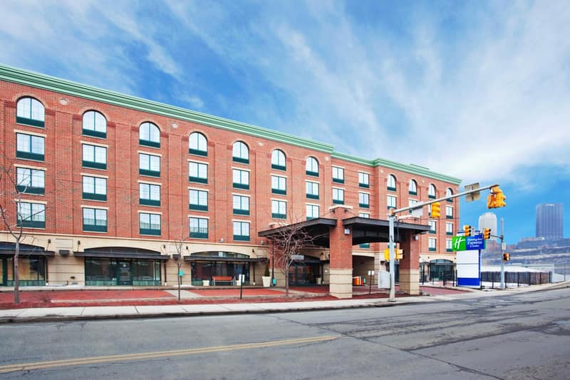 Holiday Inn Express Hotel & Suites Pittsburgh-South Side by IHG — building