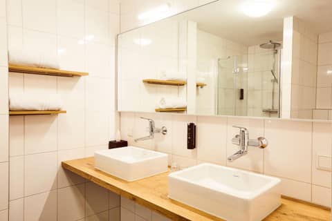 Good Hotel London — bathroom
