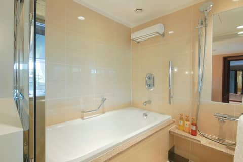Kyoto Century Hotel — bathroom