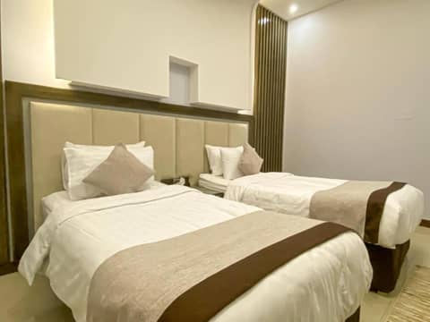 Al Mutaab Suites Al Mounseya — hotel room