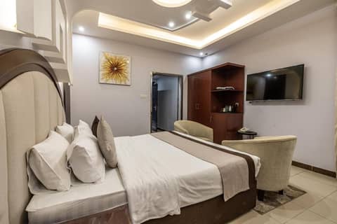 Al Mutaab Suites Al Mounseya — hotel room