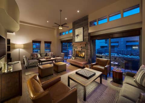 Grand Hyatt Scottsdale Resort — lounge