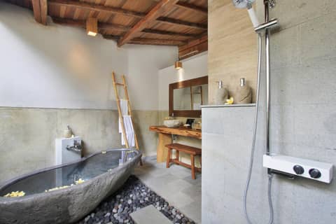 Bucu View Resort — bathroom