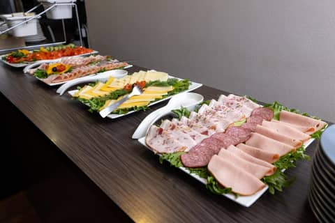 Peoleo Hotell — dining