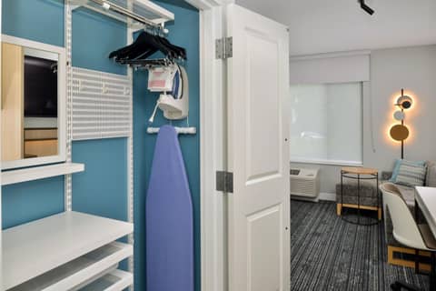 TownePlace Suites by Marriott Asheville Downtown — hotel room