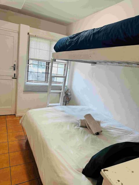 Green Elephant Backpackers — hotel room