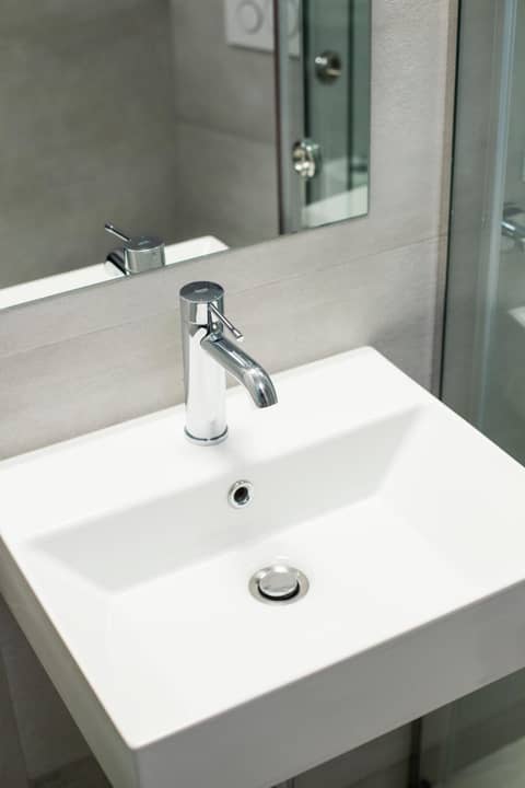 Acropolis View Hotel — bathroom