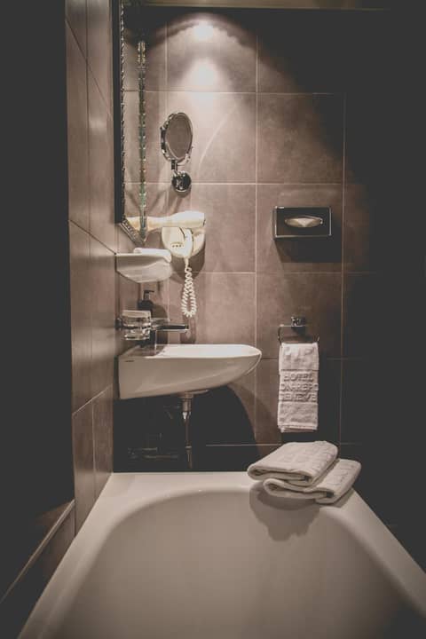 Hotel Mon Repos — bathroom