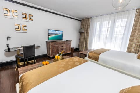 Hotel Croydon — hotel room