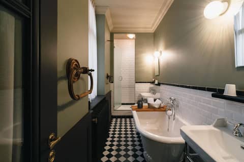 Bayard Bellecour — bathroom